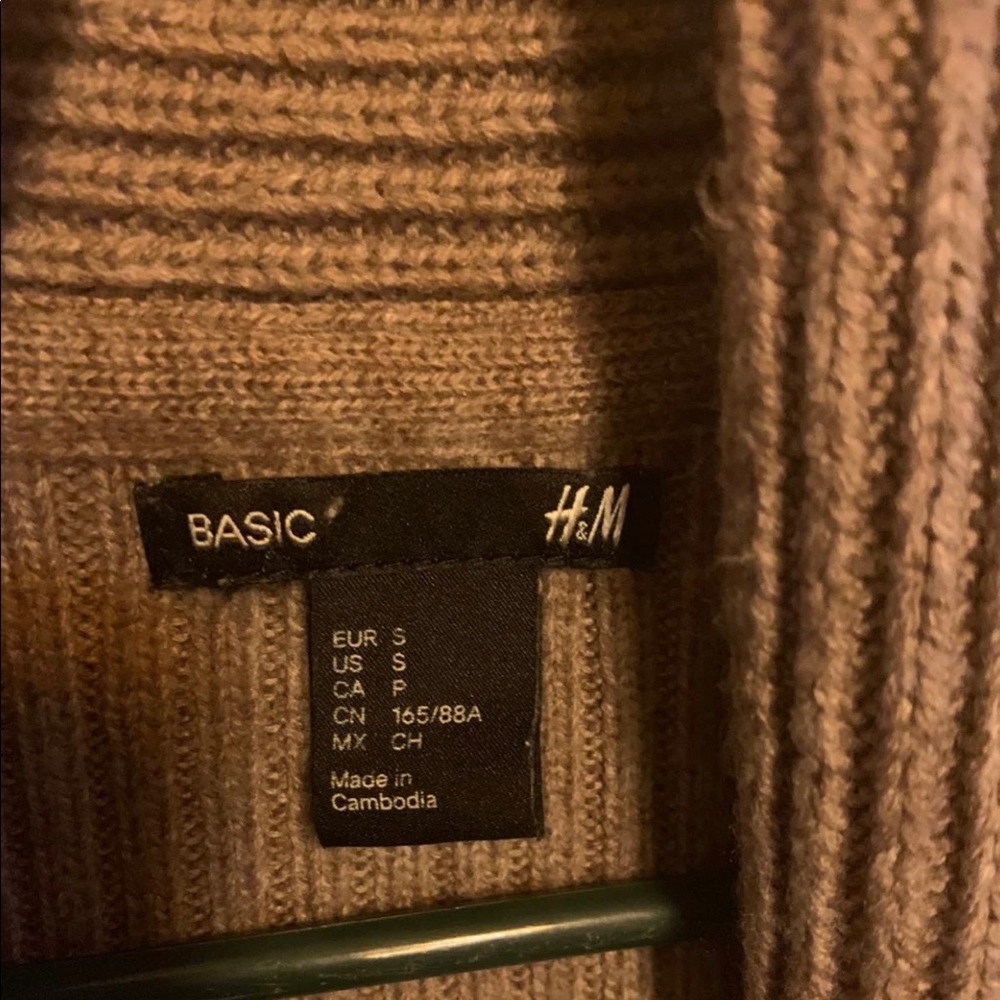 H&M basic Beige Sweater Size Small - Picture 5 of 6